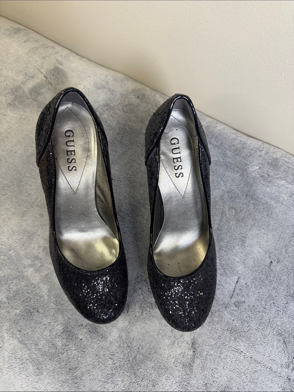 Guess Black Glitter Sparkly Platform Pumps Heels (Size 6.5) - Picture 4 of 12